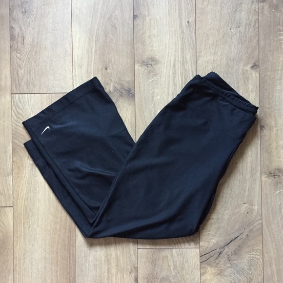 ✨ NIKE DRI-FIT CROPPED PANTS ✨ - Picture 3 of 4